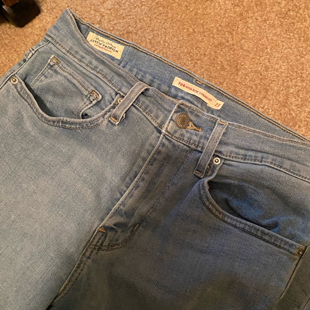 Levi’s 724 Highrise Straight jeans